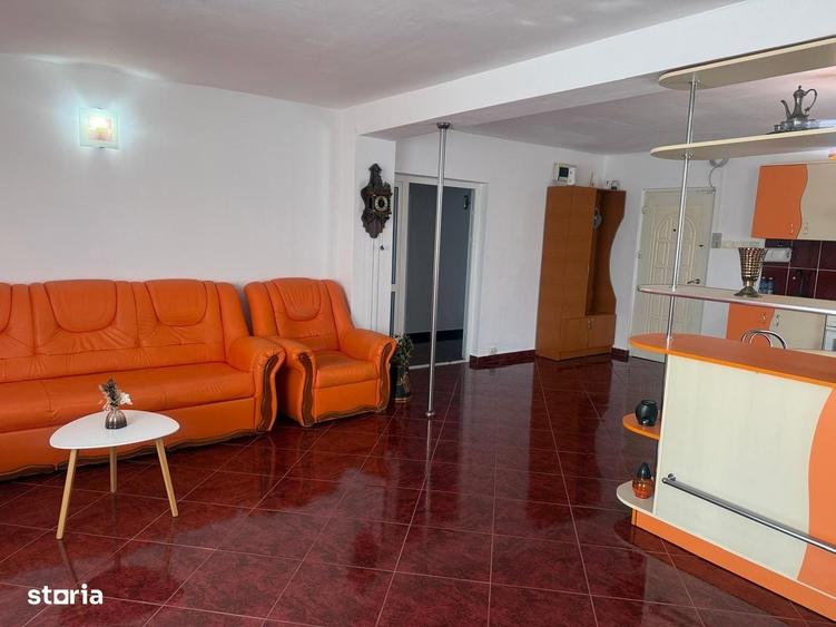 Apartament cu 4 camere decomandat în Micro 3
