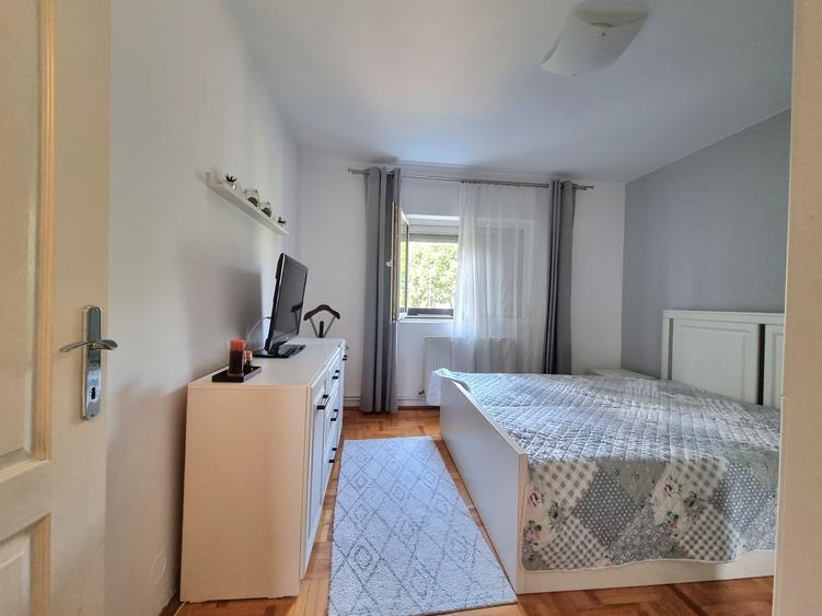 Apartament cu 3 camere decomandat, mobilat în Bistrița Lac