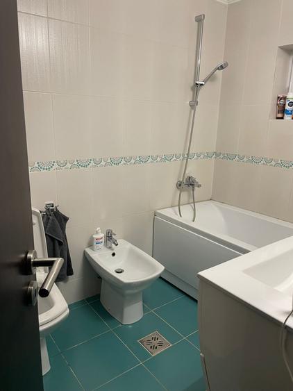 Apartament cu 3 camere decomandat, mobilat în Sud