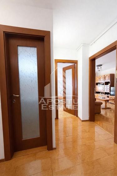 Apartament cu 3 camere decomandat, mobilat în Aradului