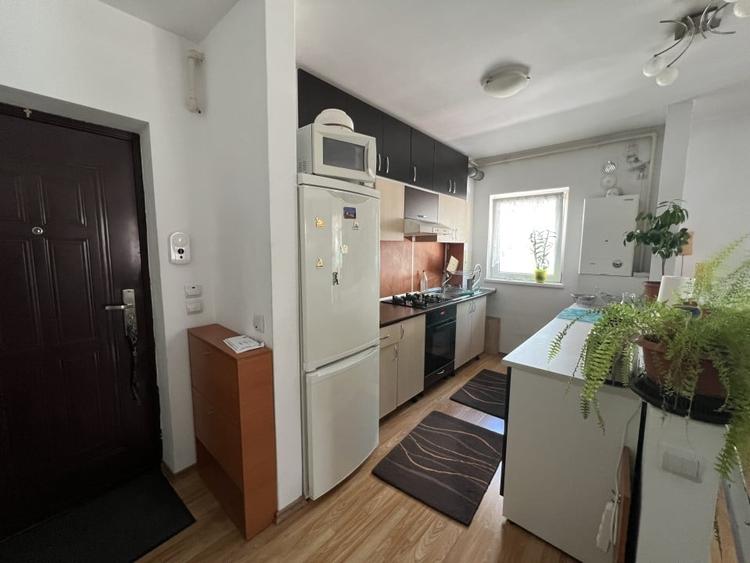 Apartament cu 3 camere semidecomandat, mobilat în Florești — fotografia 3
