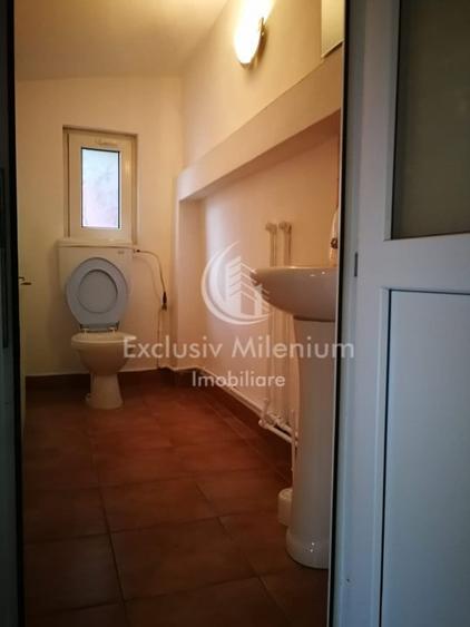 Casă individuală cu 6 camere cu Canalizare în Tineretului