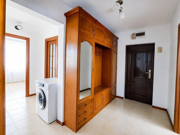 Apartament cu 3 camere decomandat, mobilat în Drumul Taberei
