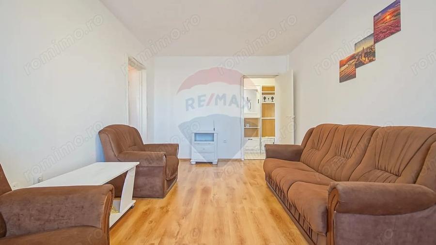 Apartament cu 3 camere semidecomandat în Astra