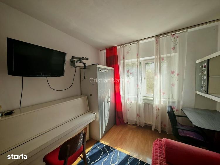 Decomandat, etaj 2/4, 3 camere, Lapus