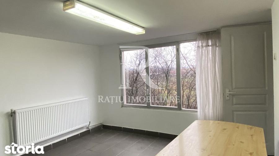 Casă cu 6 camere cu Teren 2582 Mp în Episcopia Bihorului