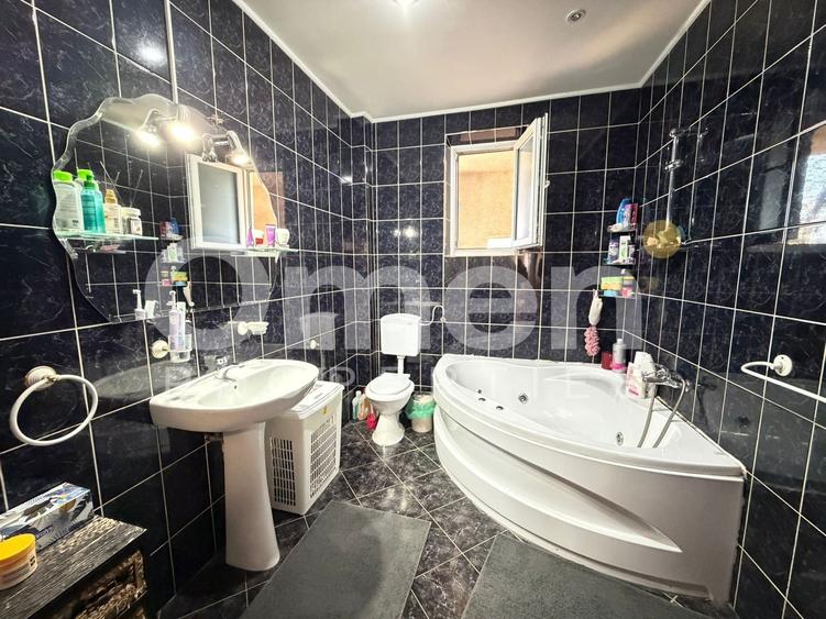 Casă individuală cu 6 camere cu Canalizare în Central