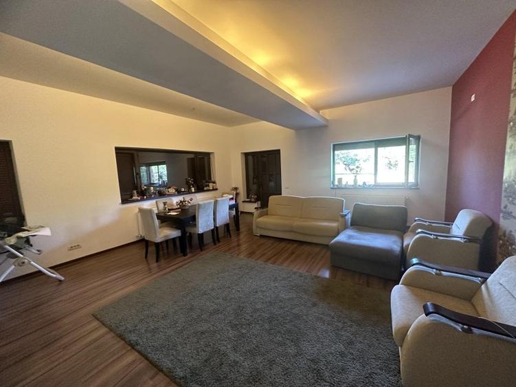 Casă individuală cu 5 camere cu Teren 2450 Mp în Rahova