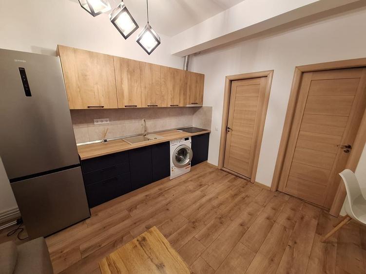 Apartament cu 2 camere semidecomandat, mobilat în Zorilor