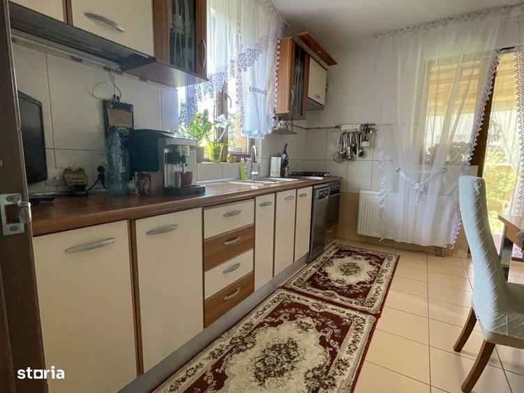 Casă cu 4 camere în Central