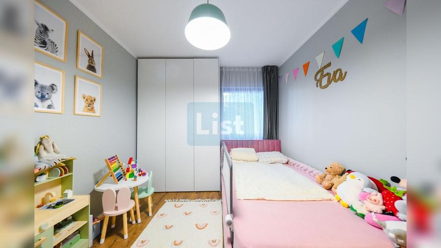 Apartament cu 3 camere semidecomandat, mobilat în Europa