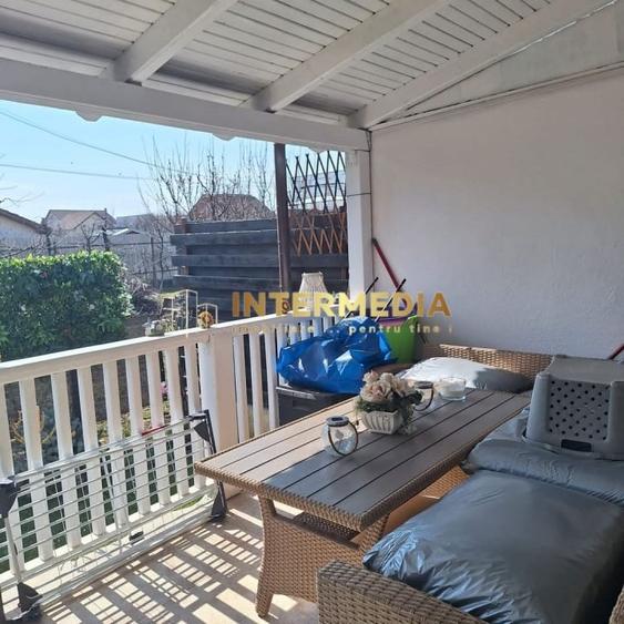 Duplex cu 4 camere cu Canalizare în Est