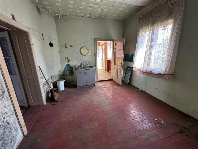 Casă individuală cu 4 camere cu Teren 980 Mp în Dorobanților