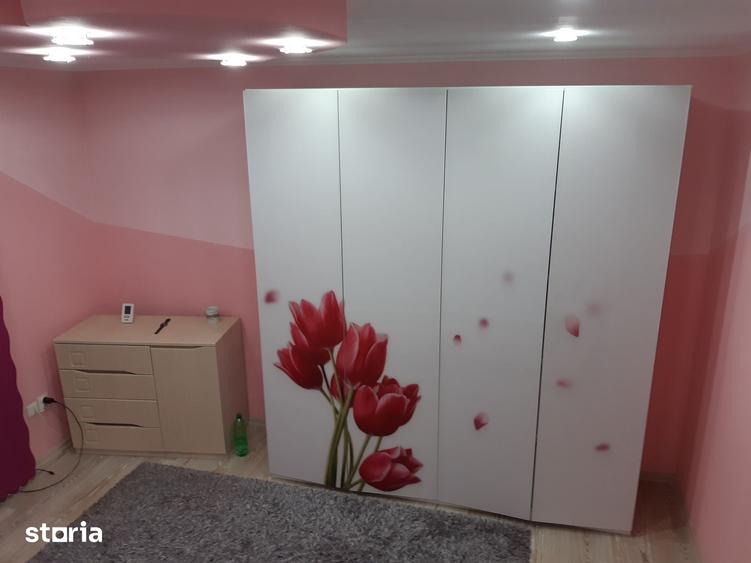 Casă cu 7 camere cu Teren 1702 Mp în Groși