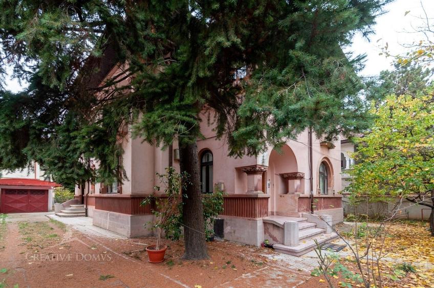 Apartament cu 3 camere semidecomandat în Domenii