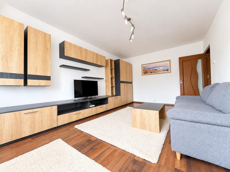 Apartament cu 2 camere decomandat în Soarelui