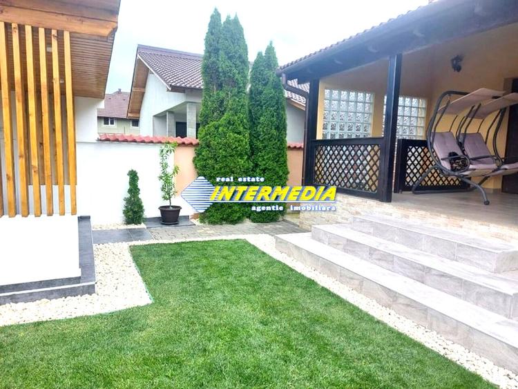 Casă individuală cu 4 camere cu Garaj în Central