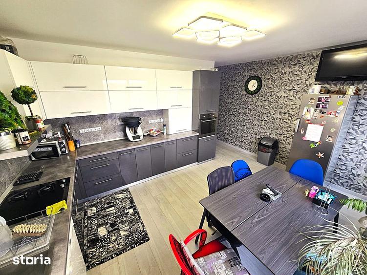 Casă cu 5 camere cu Teren 544 Mp în Central
