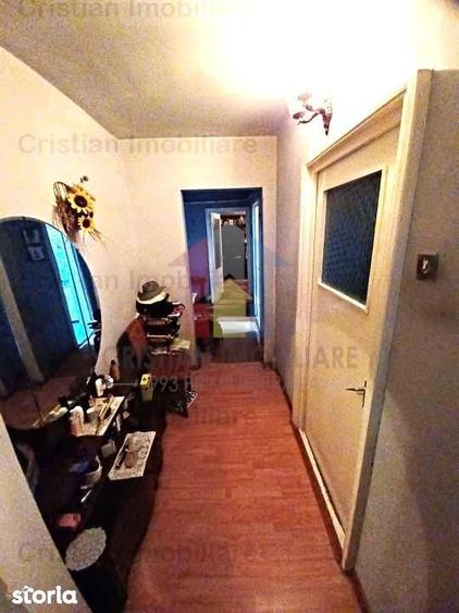 Apartament cu 4 camere decomandat în Central