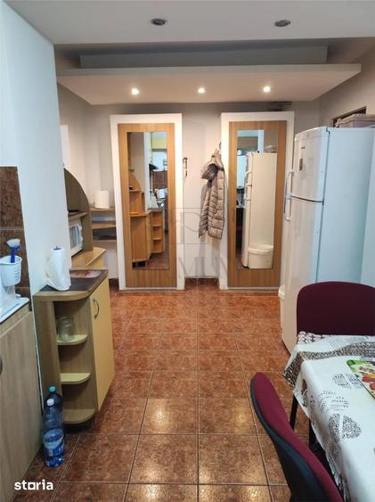 Apartament cu 4 camere decomandat în Lipovei