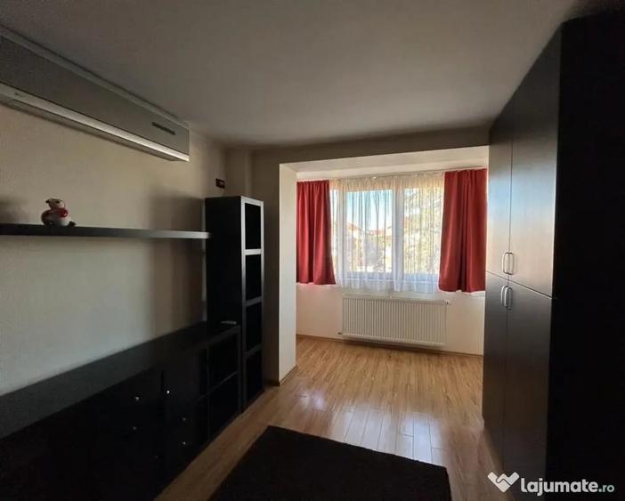 Apartament cu 4 camere semidecomandat în Podgoria