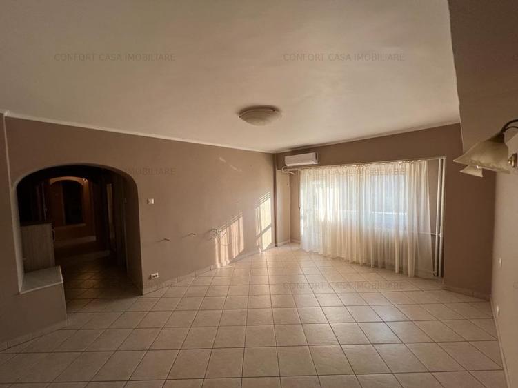 Apartament cu 3 camere decomandat în Unirii