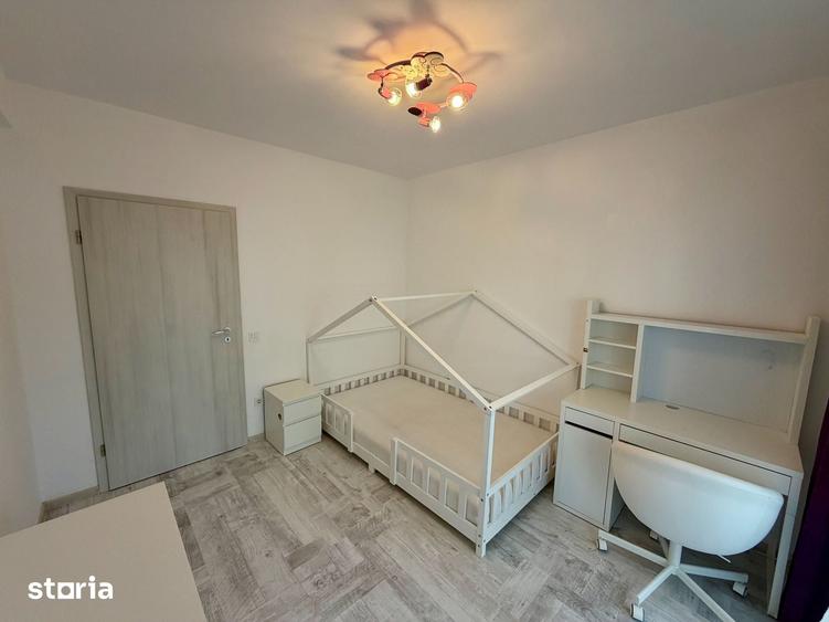 Apartament cu 3 camere semidecomandat, mobilat în Primăverii
