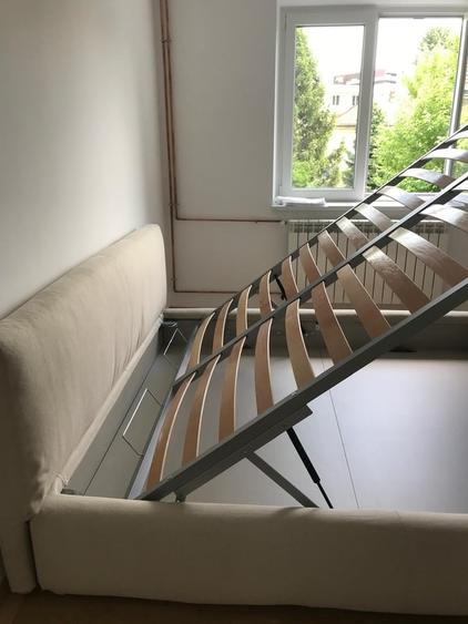 Apartament semidecomandat în Est