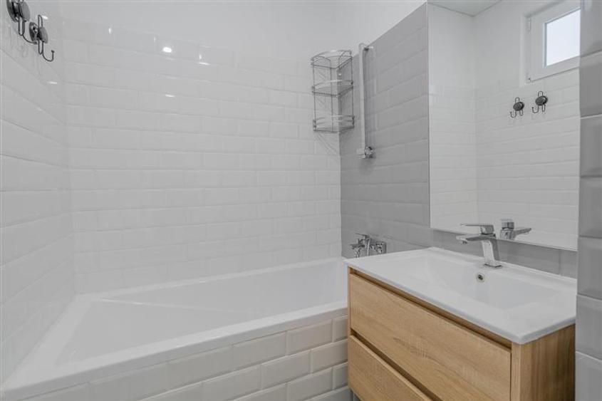 Apartament cu 3 camere semidecomandat, mobilat în Drumul Taberei