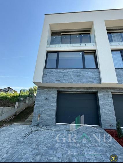 Duplex cu 4 camere cu Canalizare în Dâmbul Rotund