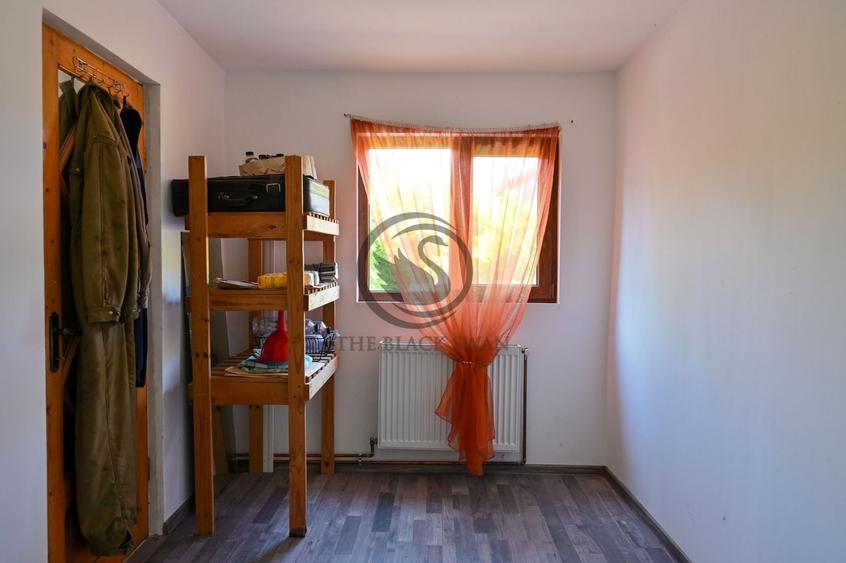 Casă individuală cu 9 camere cu Canalizare în Românești