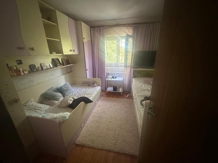 Apartament cu 3 camere semidecomandat, mobilat în Colentina
