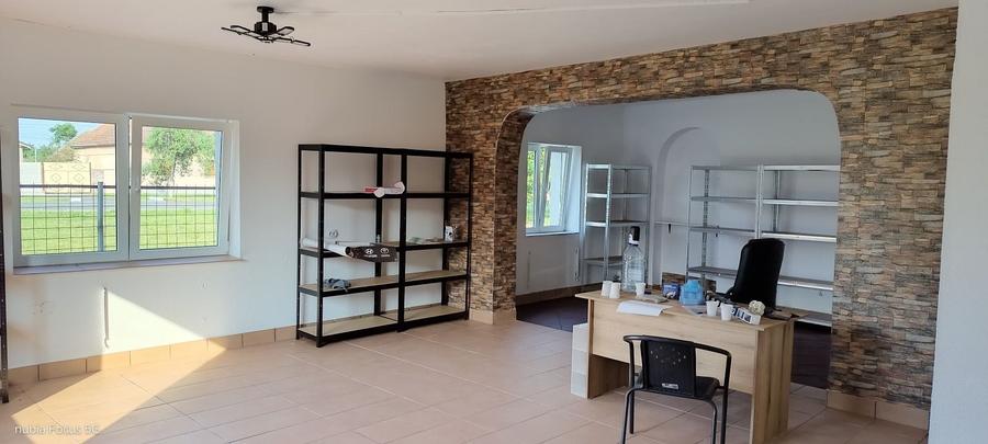 Casă cu 4 camere în Bârzești