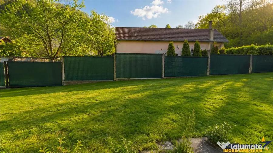 Casă cu 3 camere cu Teren 1741 Mp în Central