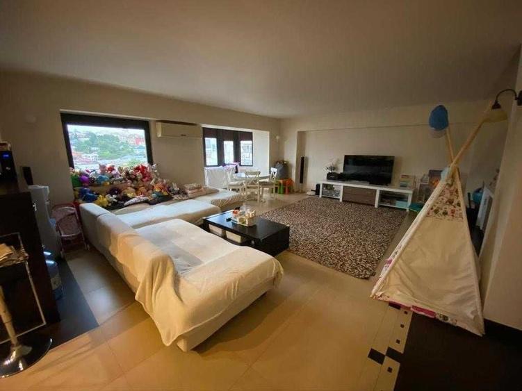 Apartament cu 4 camere decomandat în Gară