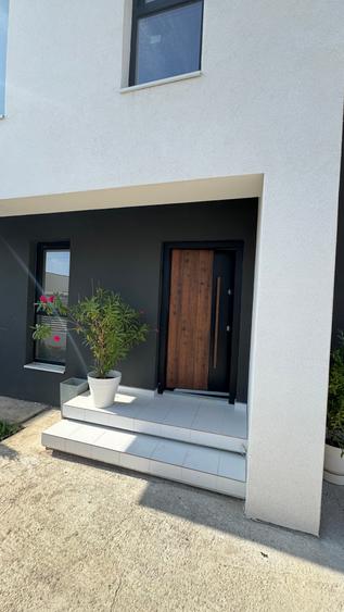 Casă individuală cu 5 camere cu Teren 300 Mp în Berceni
