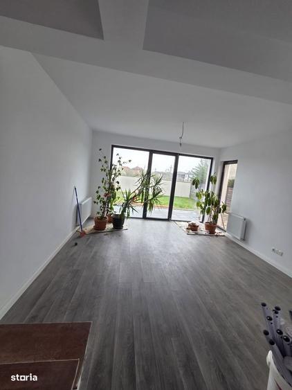Casă cu 5 camere cu Teren 280 Mp în Mogoșoaia