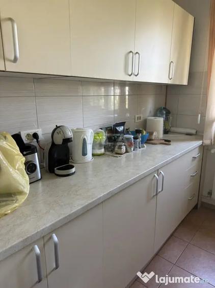 Apartament cu 4 camere semidecomandat în Drumul Taberei