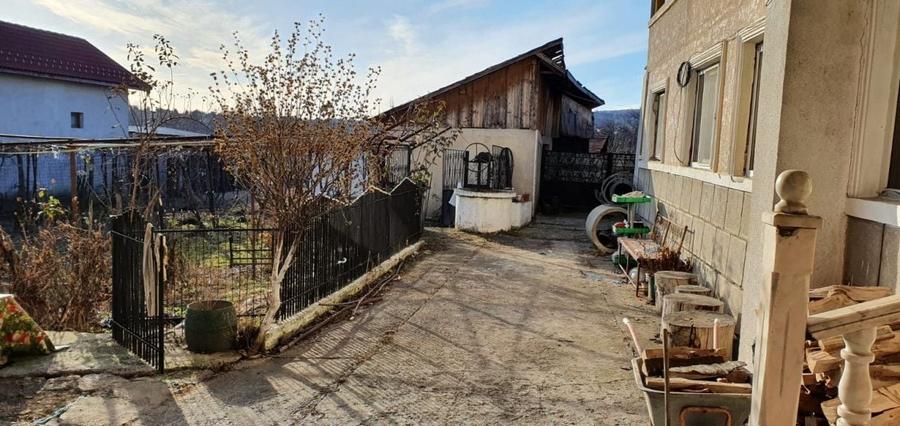 Casă individuală cu 6 camere cu Canalizare în Bâlta