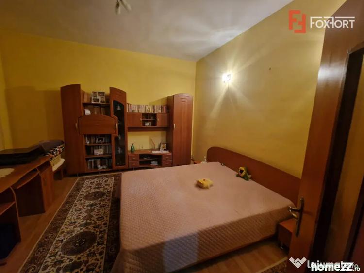 Casă cu 7 camere cu Teren 1500 Mp în Bazoș