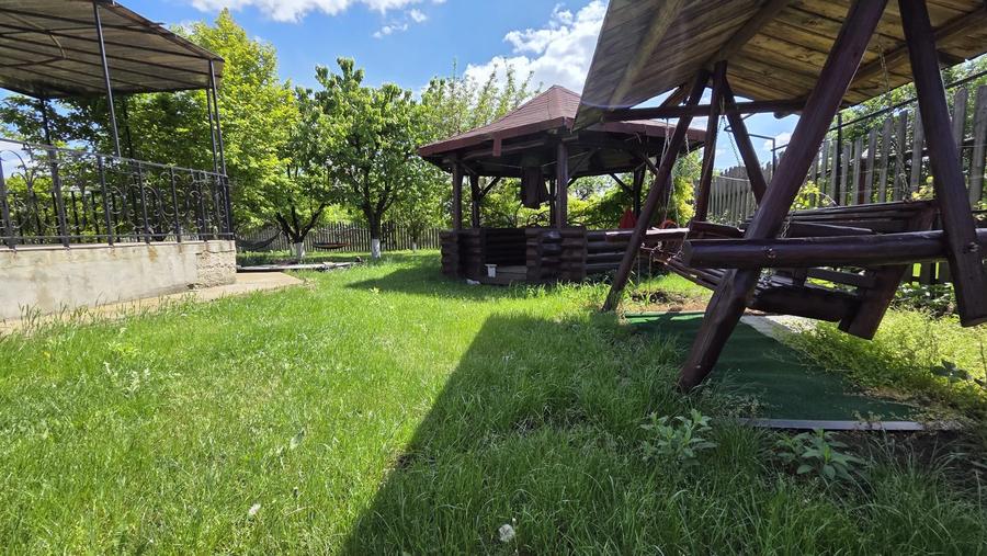 Casă individuală cu 6 camere cu Canalizare în Valea Lupului