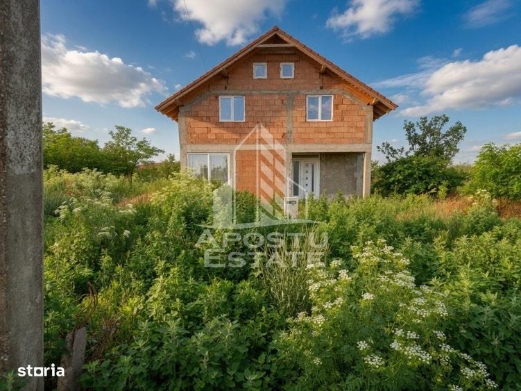 Casă cu 4 camere cu Teren 1439 Mp în Central
