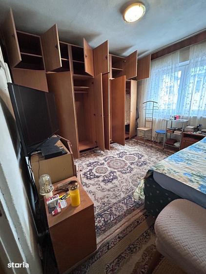 Apartament cu 4 camere decomandat în Central