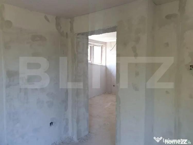 Casă cu 7 camere cu Teren 1000 Mp în Central