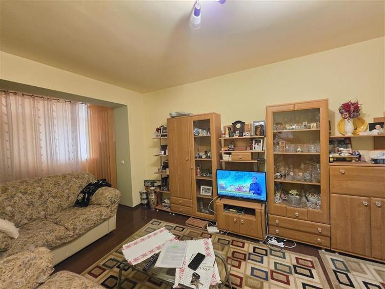 Apartament cu 2 camere decomandat, mobilat în 1 Decembrie