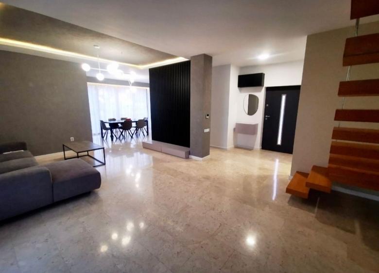 Casă individuală cu 4 camere cu Teren 360 Mp în Bucium