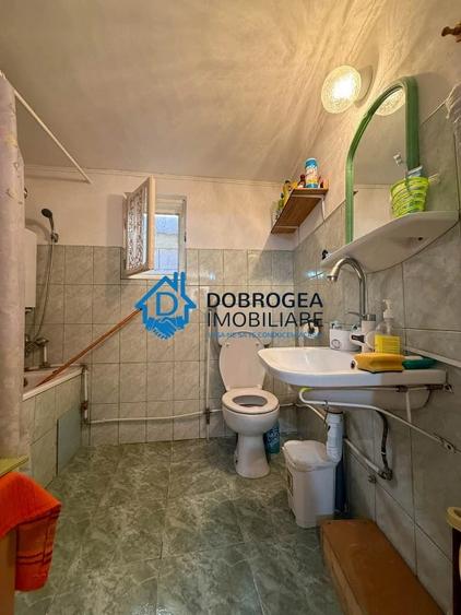 Casă cu 6 camere cu Teren 320 Mp în Păcii