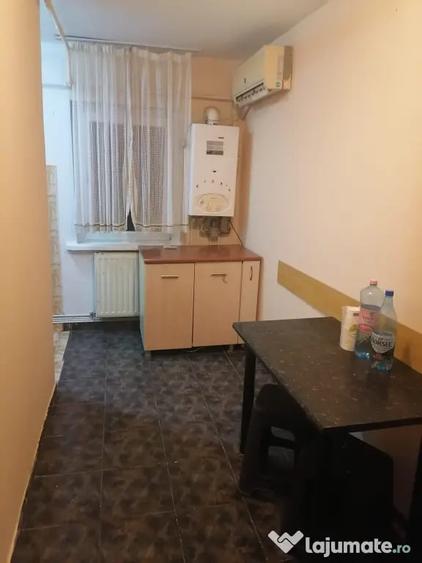 Garsonieră decomandată în Exercițiu