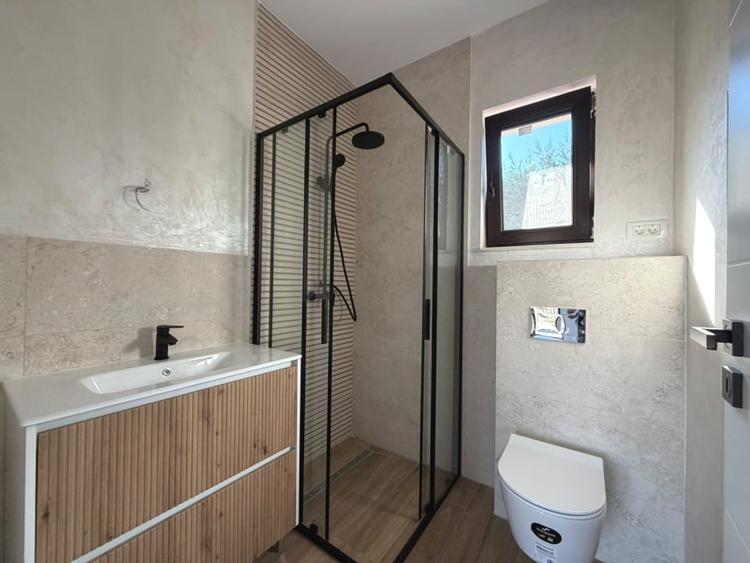 Casă individuală cu 3 camere cu Canalizare în Micești