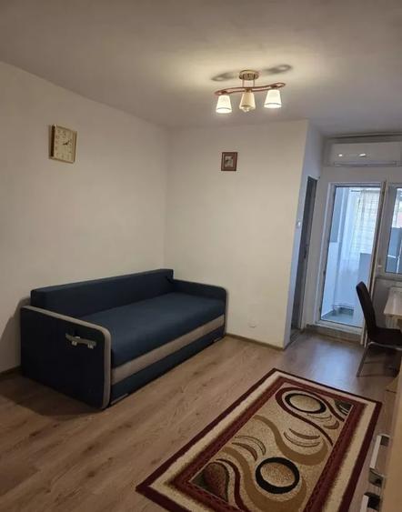 Garsonieră decomandată în Granit